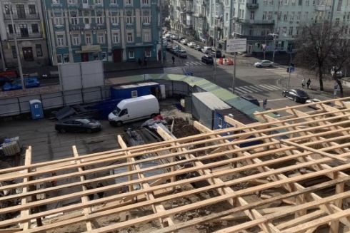 Над пошкодженою частиною “Будинку з комахами” зводять накриття від опадів