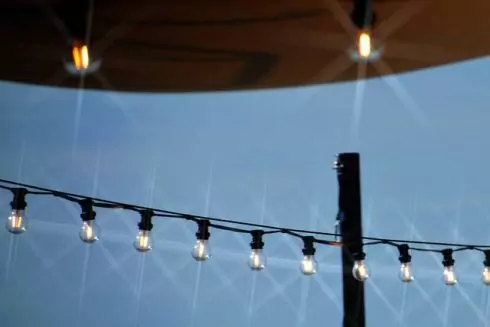 В Киеве демонтируют 137 летних площадок, мешающих пешеходам