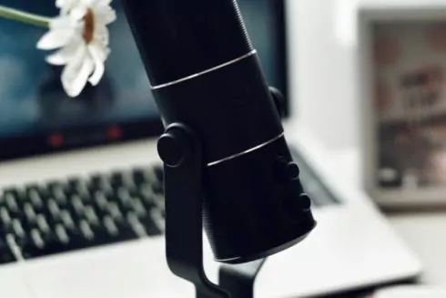 10 українських подкастів: про війну, відбудову, книги і ментальне здоров&rsquo;я