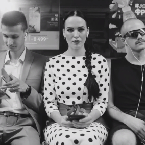 Даша Астафьева выпустила еще одну короткометражку про Киев. Ее снимали в метро