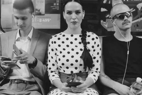 Даша Астафьева выпустила еще одну короткометражку про Киев. Ее снимали в метро