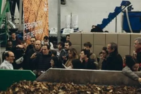 Український стартап Releaf Paper запустив виробництво паперу з опалого листя у Франції