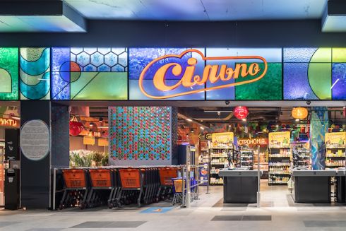 У Яворові відкрився перший магазин "Сільпо", дизайн якого натхнений гутництвом