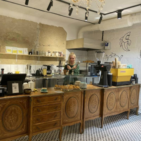 На «Кловской» открылось кафе Honest Coffee Bar от основателей «Пирожковая Тетя Клара»