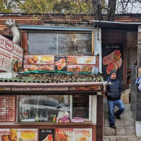 На мусульманском рынке в Киеве демонтируют киоск с фалафелем от Ияда