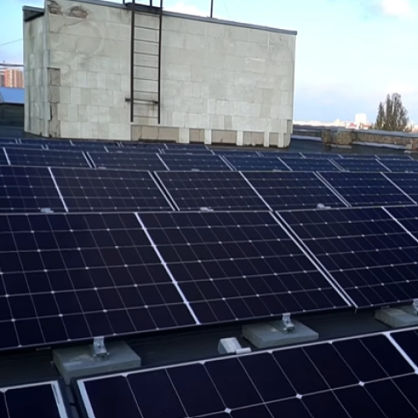 На даху бібліотеки КПІ встановили сонячну електростанцію