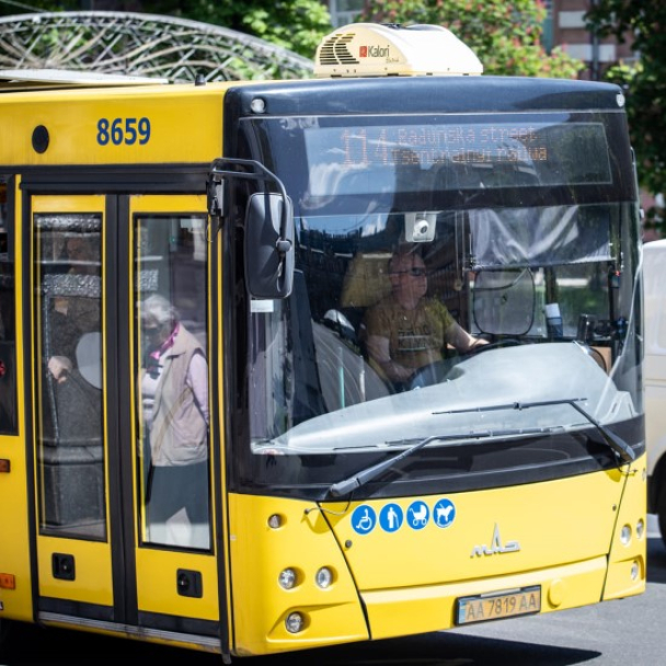 В Киеве продлили запрет на движение общественного транспорта во время тревог