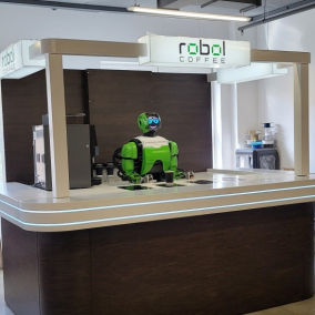 Український стартап створив кав’ярню з роботом-баристою: де відкриють перший кіоск