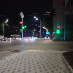 В Киеве обустроили наземный переход через улицу Довженко: что с ним не так