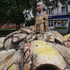 Скульптуру Дюймовочки на Троещине спасли от полного уничтожения и могут восстановить