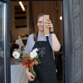 С кофе, сэндвичами и десертами: на Соломенке открыли кофейню KYІV GAMIR COFFEE