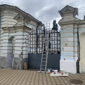 У Києві почали реставрувати браму садиби Терещенка