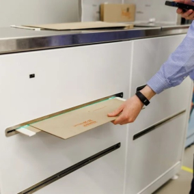 “Нова пошта” запустить коробкомати, які видаватимуть пакування за 8 секунд