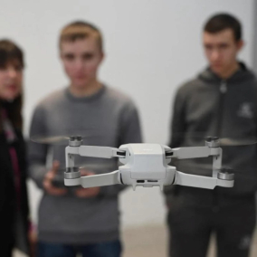 У семи українських профтехах навчатимуть на оператора цивільних дронів