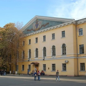 На Подолі попри заборону розбирають корпус-пам’ятку Могилянки