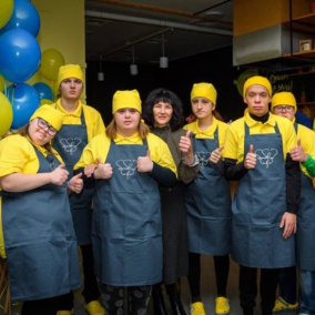 На Позняках открыли социальное кафе-пекарню, где работает молодежь с ментальными нарушениями