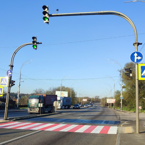 У Голосіївському районі встановили безбар’єрний світлофор: фото