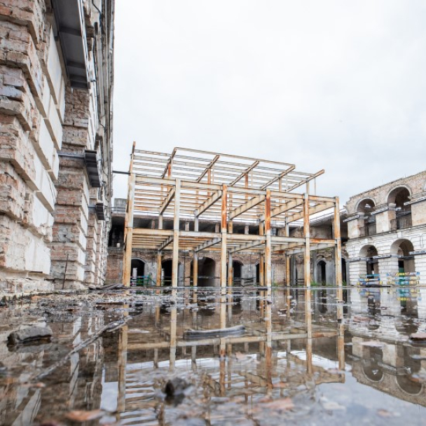 КМДА просить Мінкульт передати аварійний Гостиний двір громаді Києва