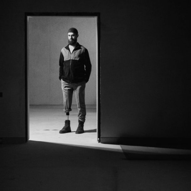 Воїни ЗСУ, які втратили кінцівки на війні, стали героями інклюзивного проєкту Damirli х Superhumans