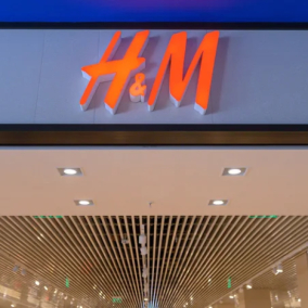 H&M відкрив перший новий магазин у Києві після початку війни