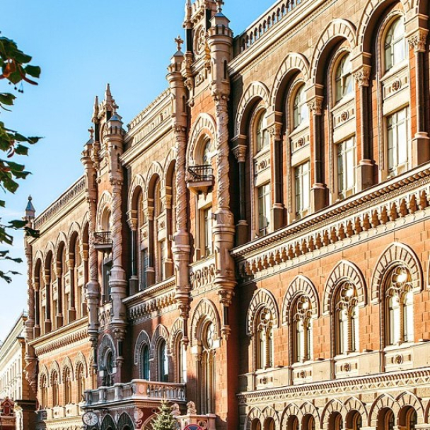 Фасад Нацбанку на Інститутській відремонтують за понад мільйон гривень