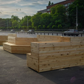 Біля станції метро “Політехнічний інститут” встановили парклет. Що з ним не так