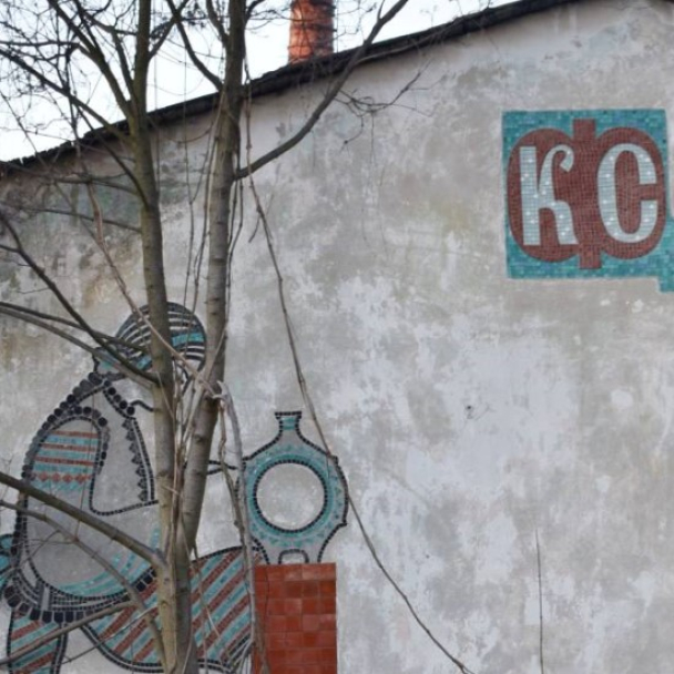 У Львові зруйнували мозаїку на одному з корпусів кераміко-скульптурної фабрики