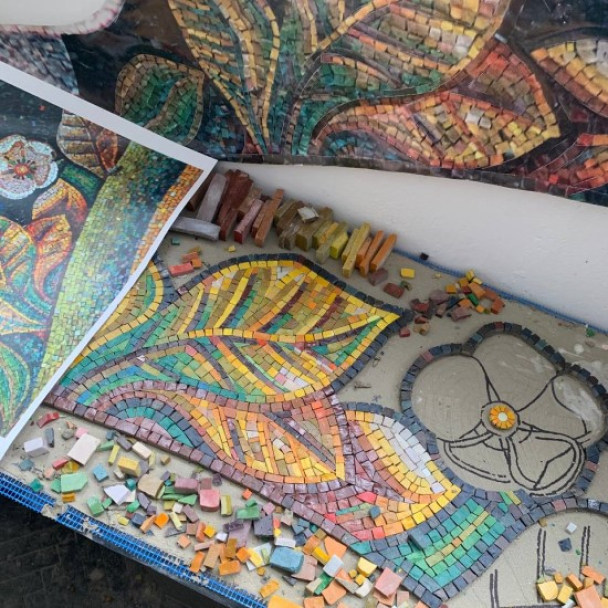 Дивіться, як у Львові відновлюють знищену мозаїку “Інформаційний простір”