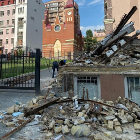 Залишки садиби Зеленських почали розбирати попри заборону суду