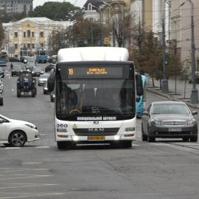 У Вінниці вийшли на маршрут екологічні автобуси, незалежні від блекаутів: фото