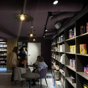 У Києві запрацювала найбільша книгарня мережі “КнигоЛенд”: що там є