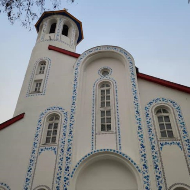 У Маріуполі росіяни планують “переробити” унікальний храм із петриківським розписом