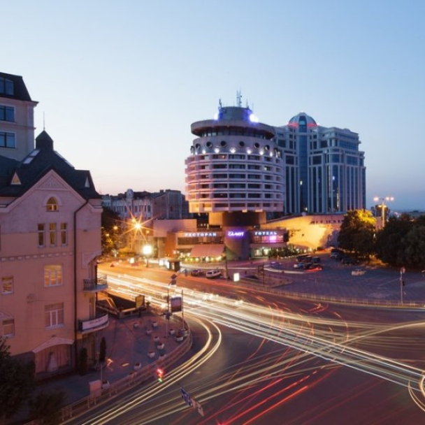 Готель "Салют" в центрі Києва продадуть на аукціоні