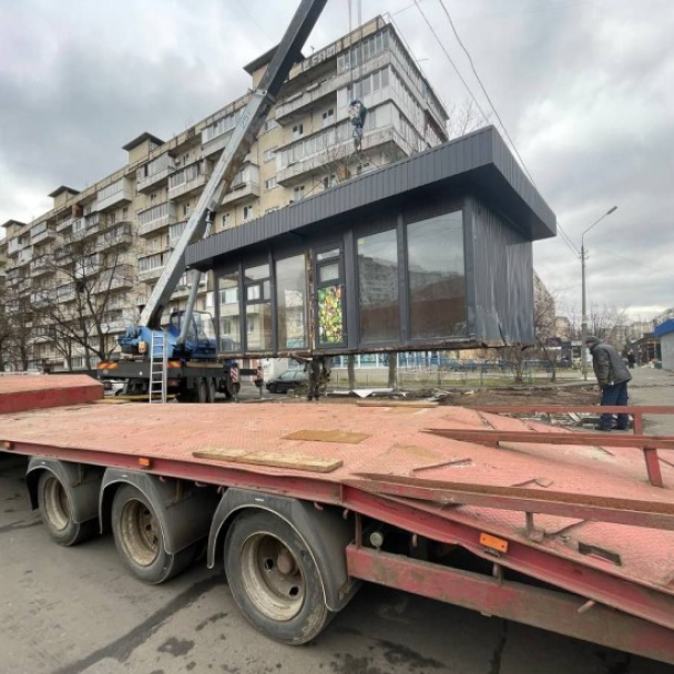 В Оболонському районі почали прибирати незаконні МАФи: фото
