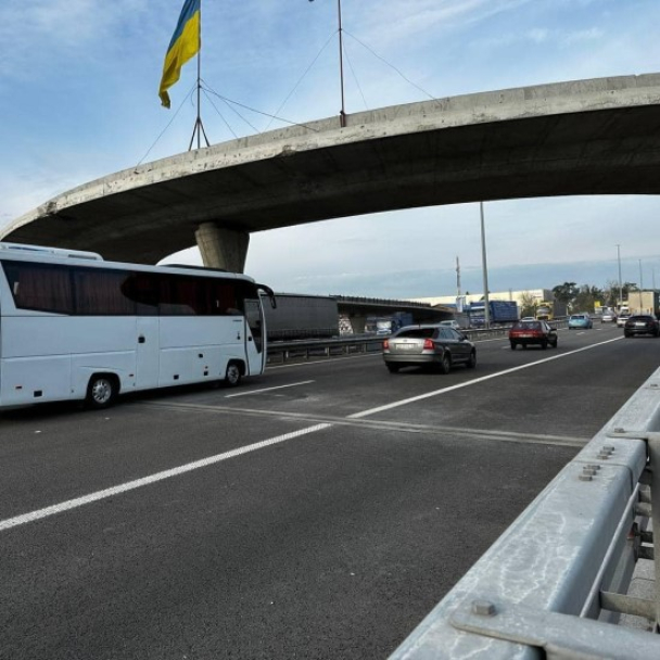 Міст через річку Ірпінь, який підірвали на початку війни, відбудували: фото
