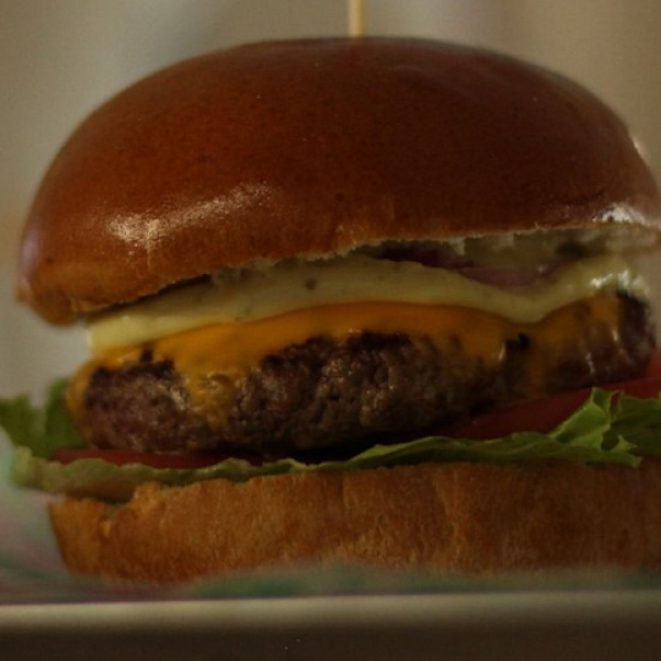 На Лютеранской открыли украинский стритфуд с бургерами ETNOS