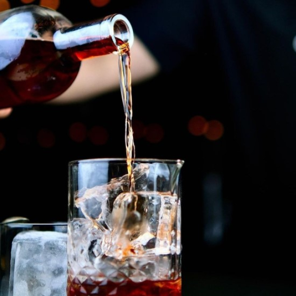 На Печерську відкрили коктейльний бар 2/1 Wine & Cocktail від мережі Konteyner