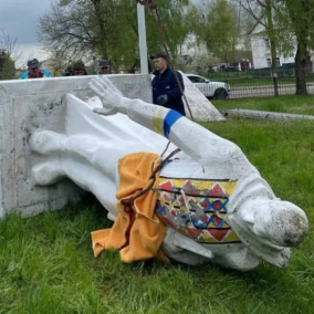 На Львівщині демонтували два пам’ятники радянської доби