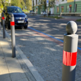 У Львові облаштовують понад 300 антипаркувальних стовпчиків