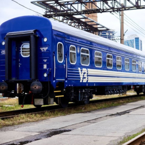 В поездах и на вокзалах «Укрзалізниці» начали работать маршалы безопасности: что они делают