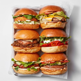 На місці «Хлібного» неподалік від «Олімпійської» запрацював Holy Burger Kiosk із шаурмою і бургерами