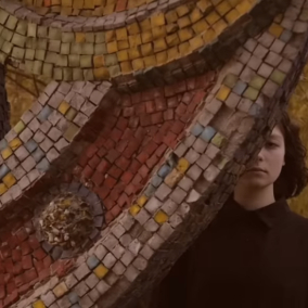 Украинская группа сняла клип на фоне мозаичных скульптур в Ровно и призвала их сохранить