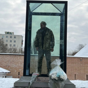 В Киеве установили памятник Герою Украины Александру Мациевскому