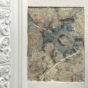 У центрі Львова в кам’яниці XIX століття виявили історичні розписи: фото