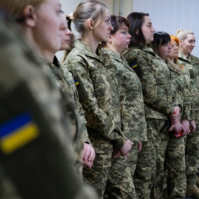Військовослужбовиці ЗСУ вперше отримали жіночу військову форму