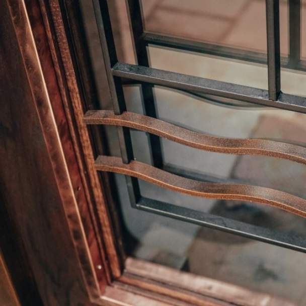 У Львові відновили дерев’яну історичну браму на вулиці Снопківській: фото