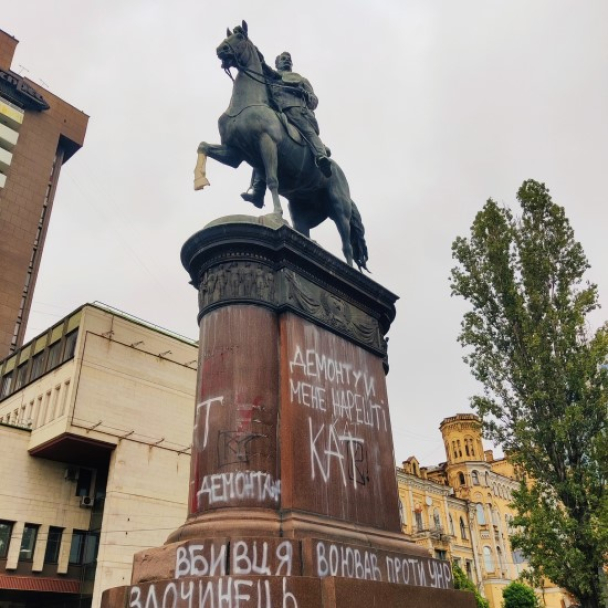 Чому пам’ятник Щорсу досі не знесли — пояснення Київради