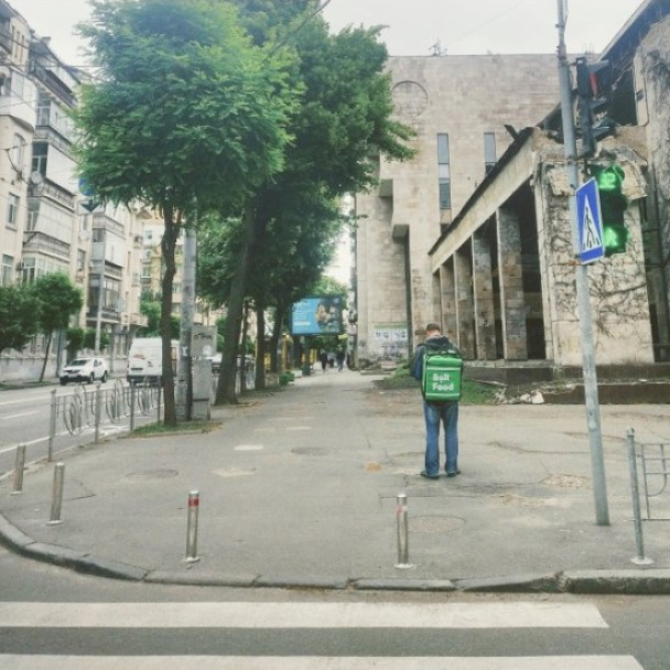 Біля будівлі «Квіти України» проводитимуть свопи, ярмарки, поетичні і музичні вечори