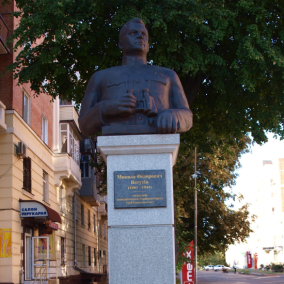 У Полтаві демонтують пам’ятники Пушкіну і двом радянським генералам Ватутіну й Зигіну