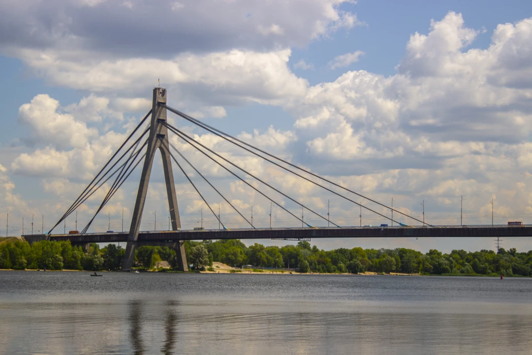 У Києві готують резервні переправи через Дніпро на випадок пошкодження мостів